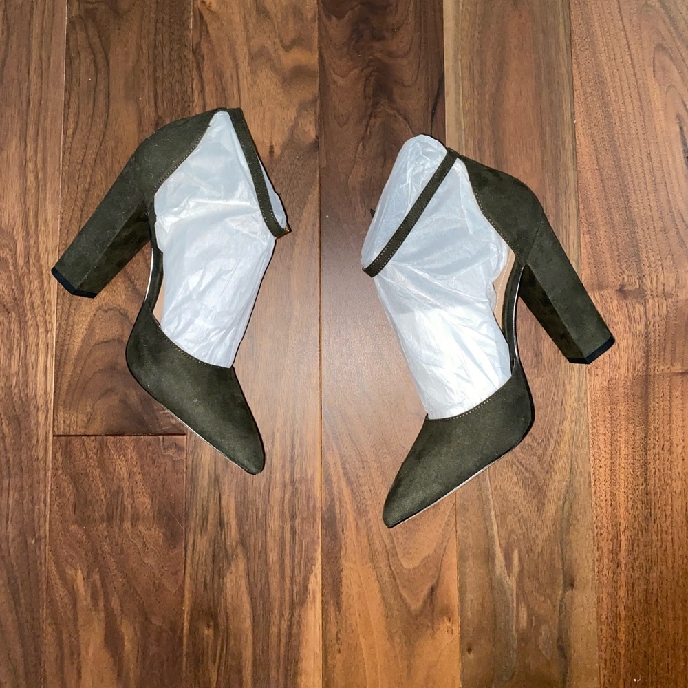 BRAND NEW SUEDE BLOCK HEELS - Picture 3 of 3
